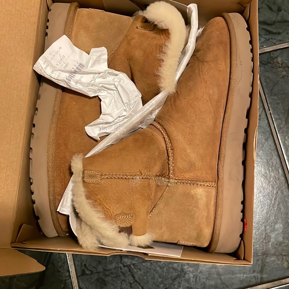 Ugg boots with the bow on the back